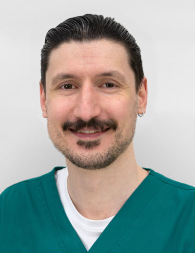 Médecin-dentiste responsable centre dentaire Chêne-Bourg